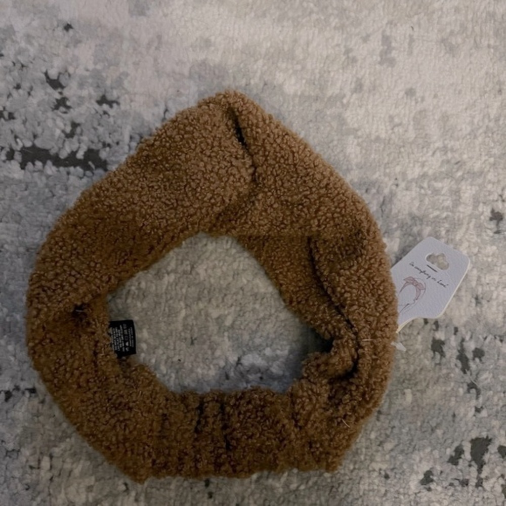NWT! Forever 21 Chestnut Brown, Fuzzy Teddy, Twisted Head Band- OS